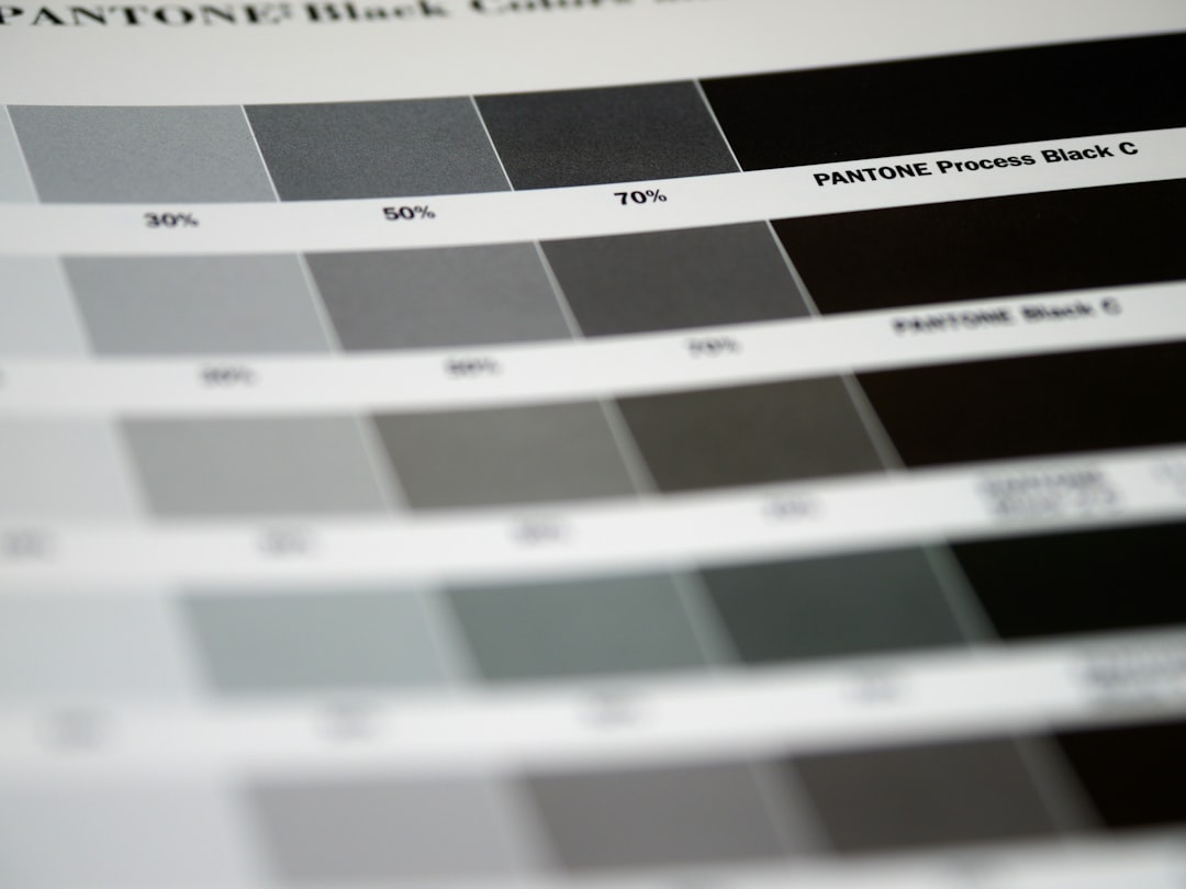 colors that go with charcoal gray — guide and examples