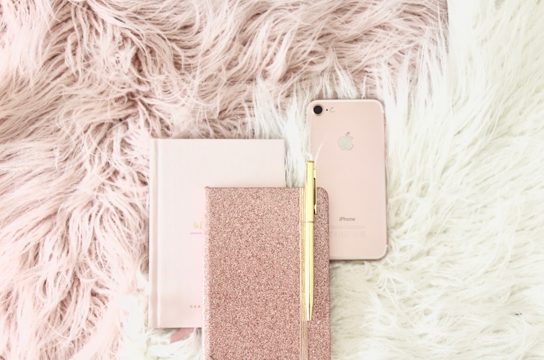 colors that go with rose gold — guide and examples