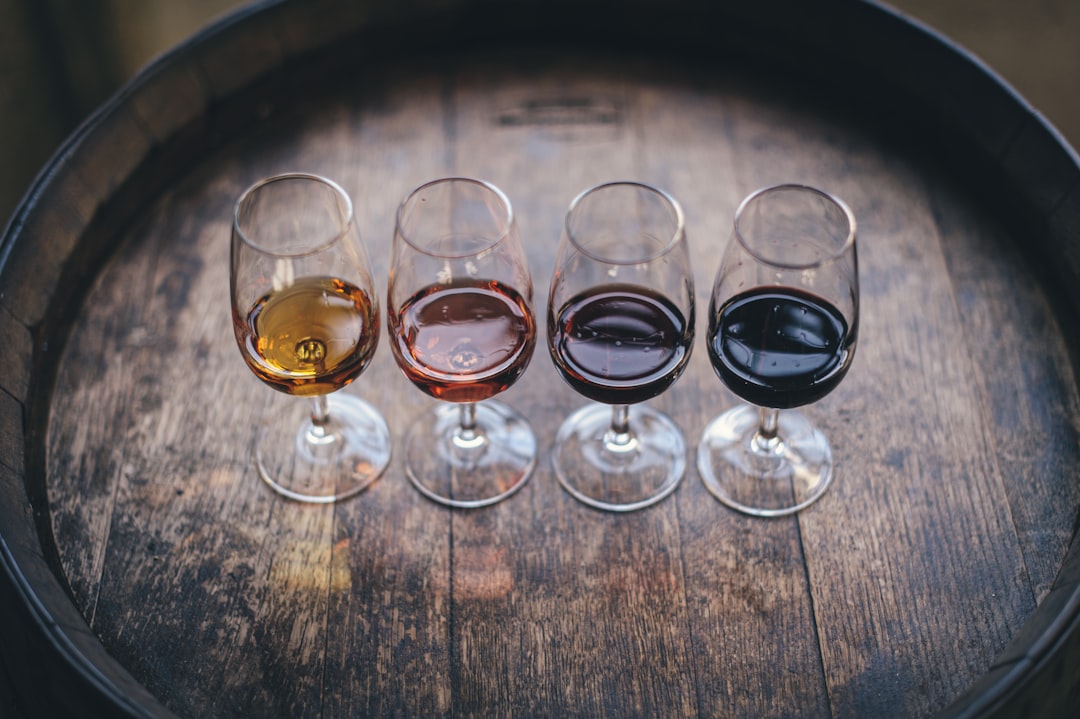 colors that go with wine — guide and examples
