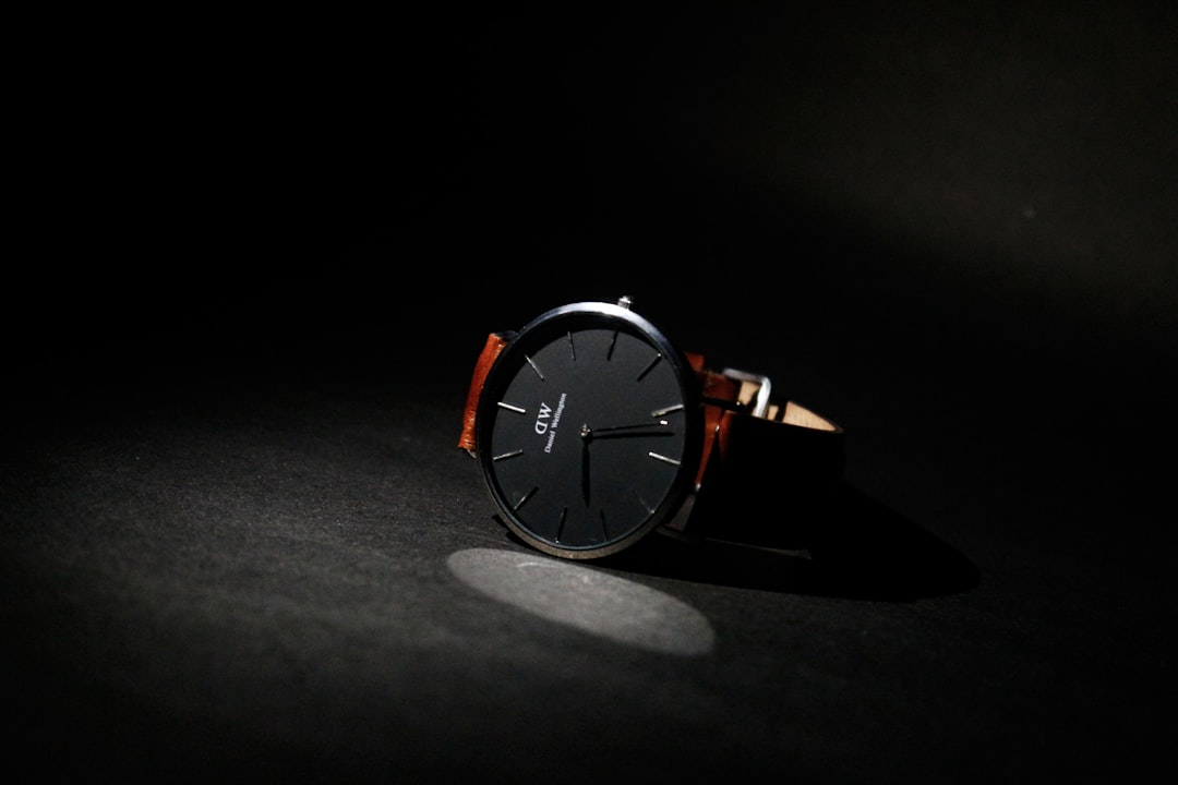 daniel wellington font — guide and examples