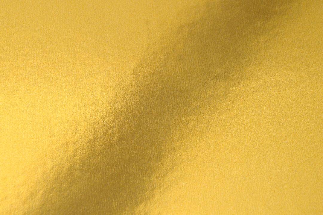 gold color meaning — guide and examples