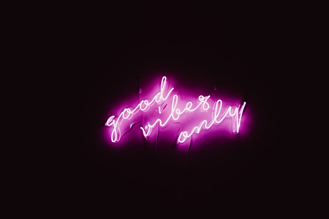 red-velvet-font typography — guide and examples