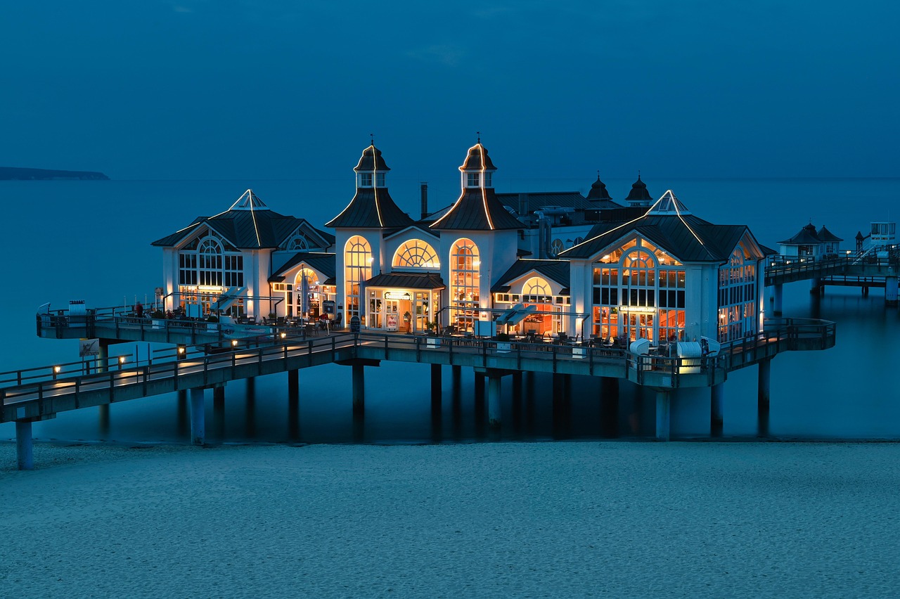 resort branding — guide and examples