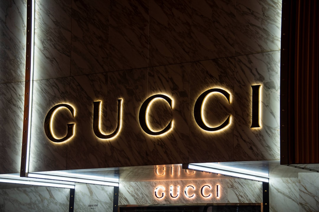 gucci font — guide and examples