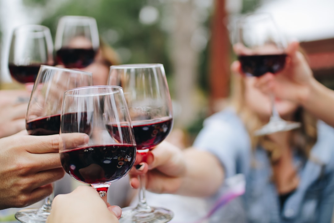 wine vs maroon — guide and examples